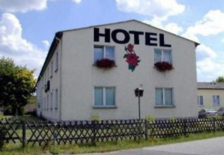 Hotel Zur Rose Trebbin Exteriör bild